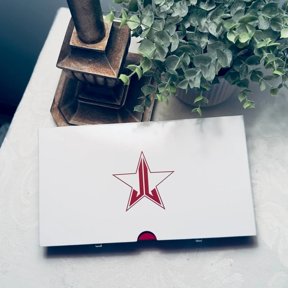 NWT Jeffree Star Blood Sugar Eyeshadow Palette in its Authentic Red Case
